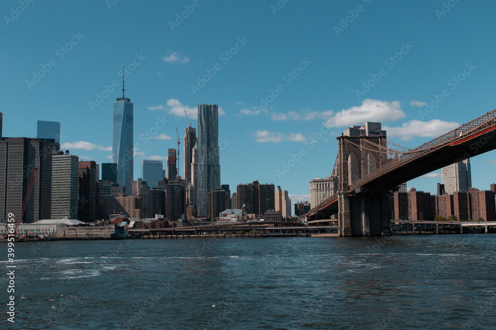 Fototapeta premium View of the New York City, with the Brooklyn Bridge over the river.