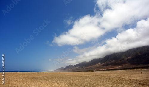 duna de arena en la playa 