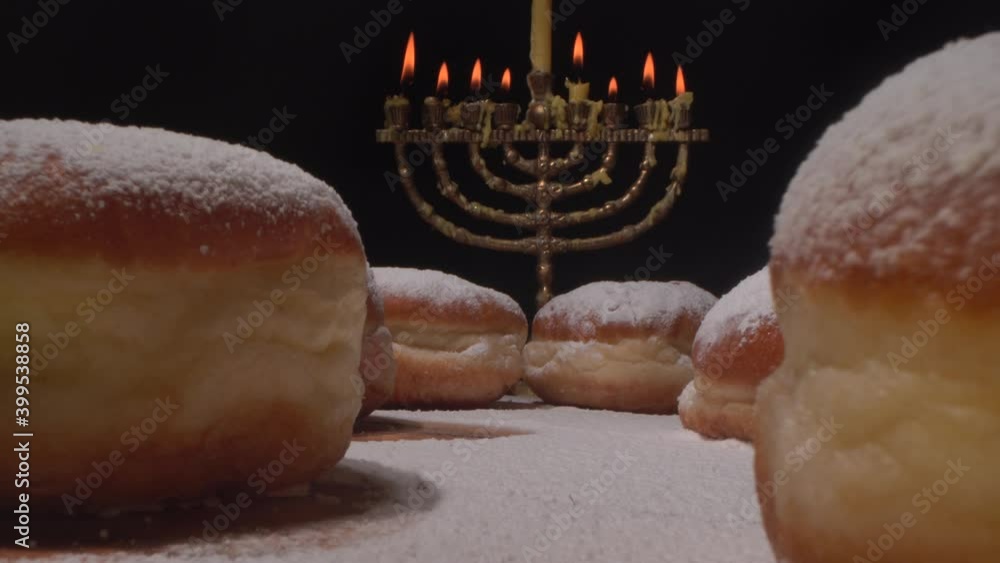 Vidéo Stock Hanukkah Sufganiyot (Jelly Doughnuts). The Hanukkah menorah