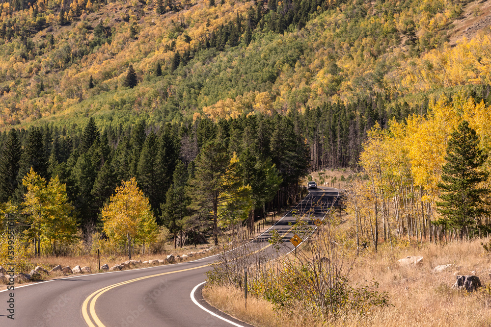 Fototapeta premium Die Route 36 durch den Rocky Mountains Nationalpark in Colorado