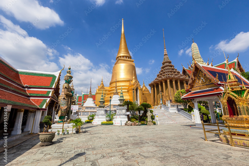Fototapeta premium Temple of the Emerald Buddha or Wat Phra Kaew temple, Bangkok, Thailand