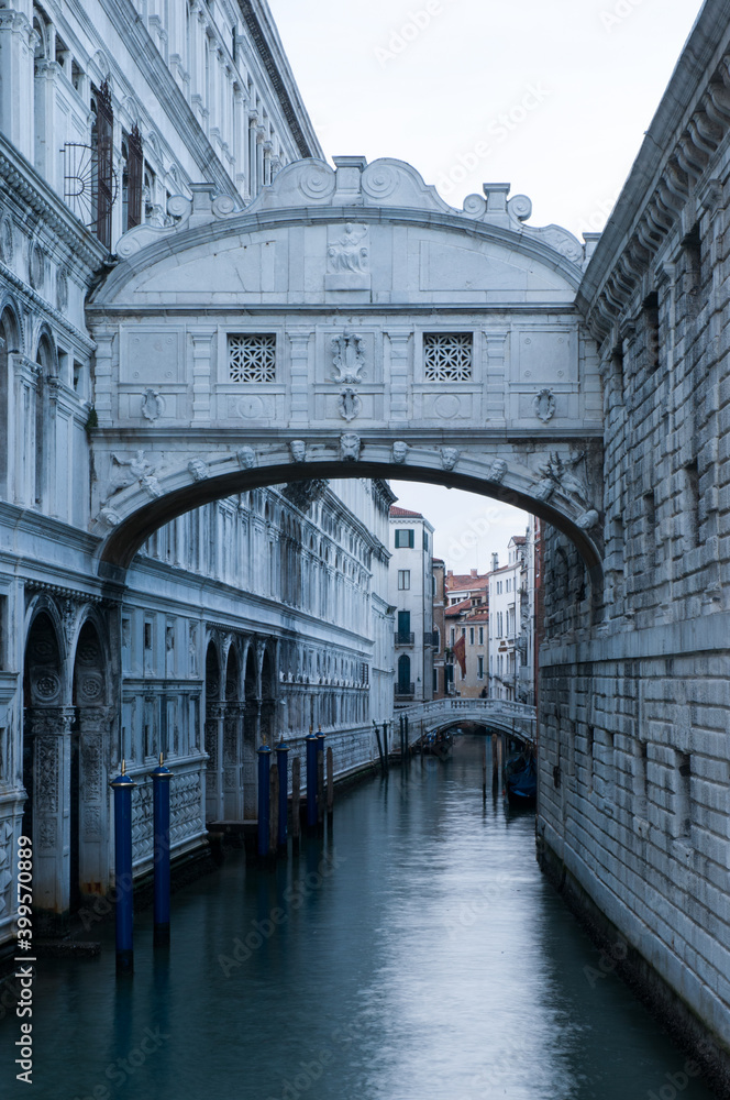 Ponte Dei Sospiri bridge in Venice with no gondolas or boat crossing it