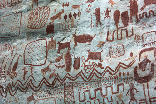 Fototapeta Detail of the paintings on a rock in La Lindosa, Guaviare