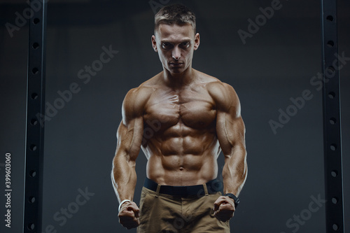 Fitness athletic man workout muscles exercise © antondotsenko