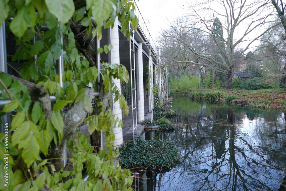 Obraz premium batiment et nature