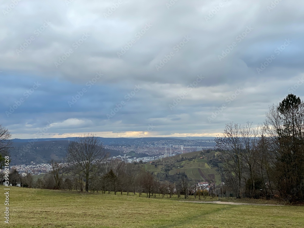 Blick vom Aussichtspunkt Katharinenlinde in Esslingen auf den Stuttgarter Talkessel