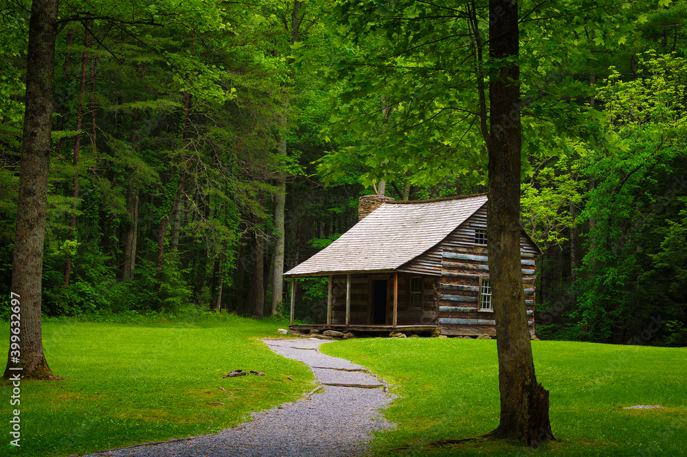 Settlers Cabin Cades Cove Valley in The Tennessee Smoky Mountains Settlers Cabin Cades Cove Valley in The Tennessee Smoky Mountains