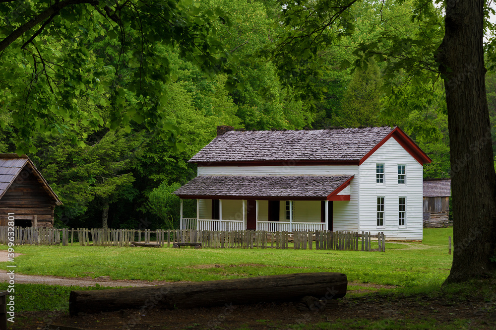 Fototapeta premium Gregg Cable House in Cades Cove Valley
