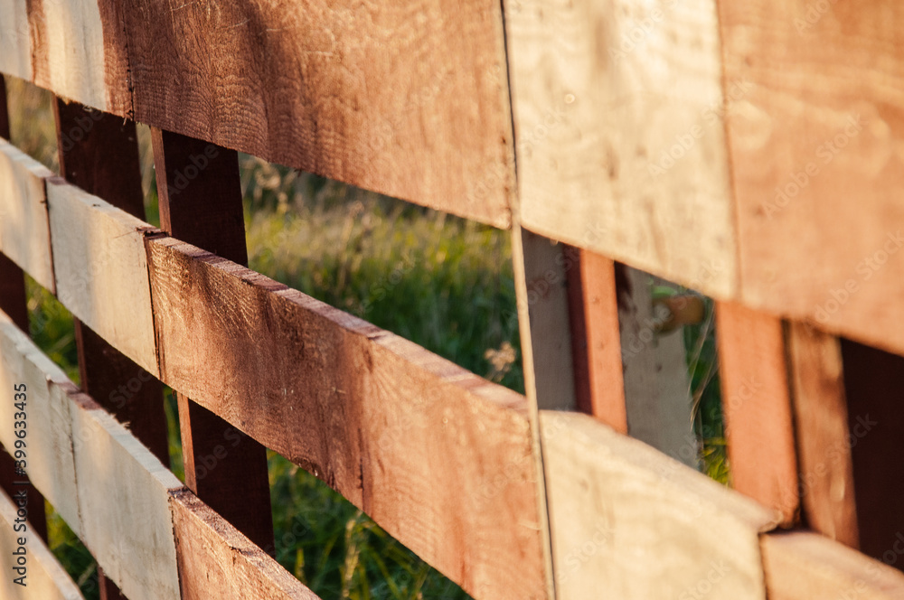 Fototapeta premium Drewniany płot zrobiony z desek.