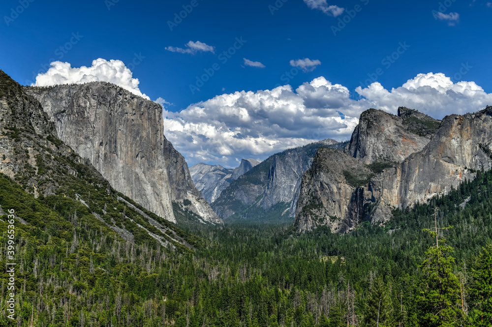 Tunnel view - Yosemite