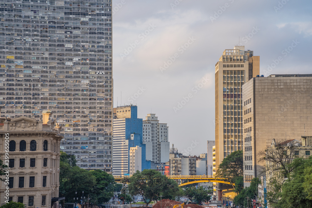 Fototapeta premium Edifícios da cidade de São Paulo. Grande metrópole. 