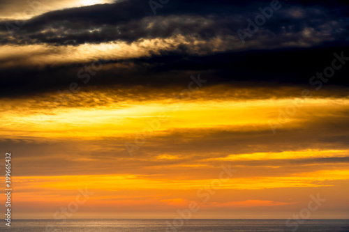 Ocean horizon, sunset, clouds, sunrise © Mark