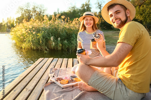 Young couple eating sweet d...