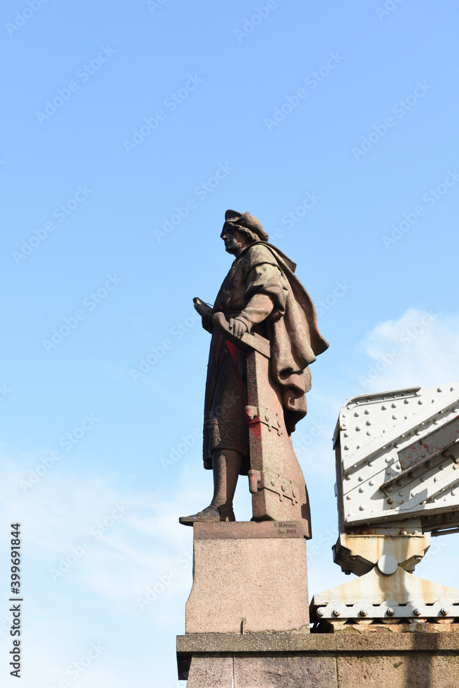 Denkmal Vasco da Gama auf der Kornhausbrücke über den Zollkanal in Hamburger Speicherstadt