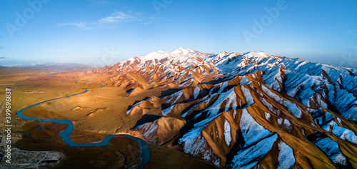 Tourist Attractions in Dushan Highway, Snow Mountain, Xinjiang, China