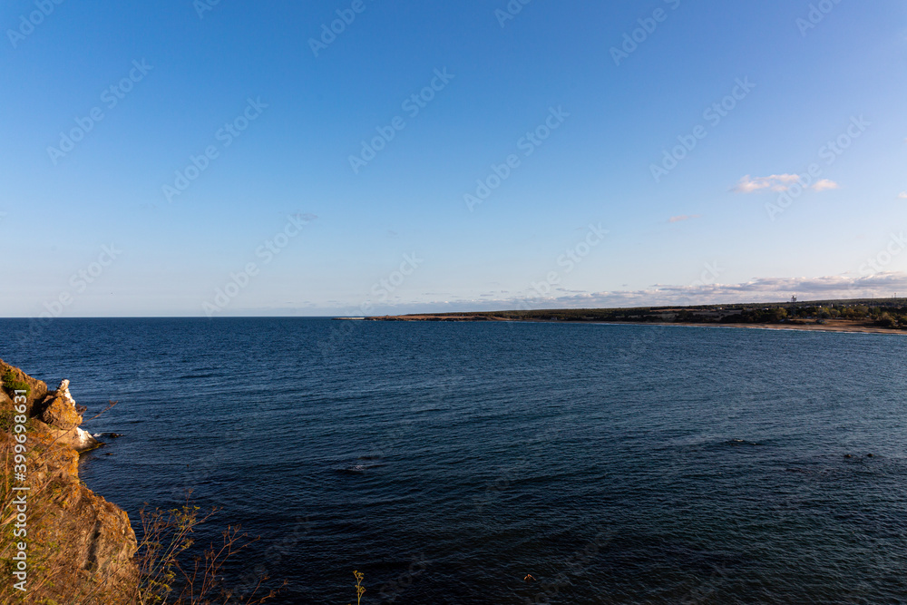 Obraz premium Seascape with clouds and blue sky