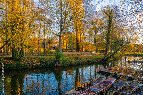 Cherwell river in autumn season in Oxford, England © Pawel Pajor
