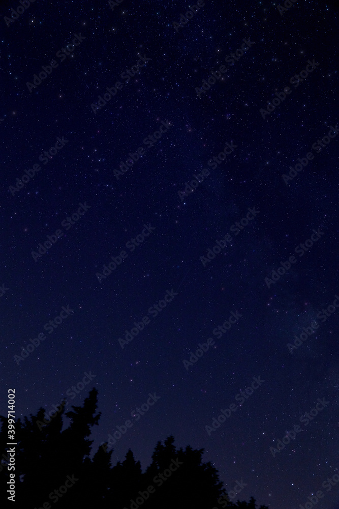 Milky Way stars and starry skies photographed with long exposure.