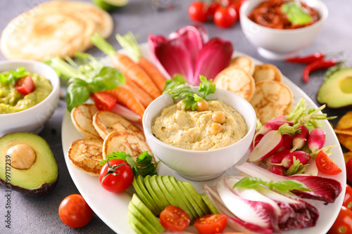 raw vegetable and dips