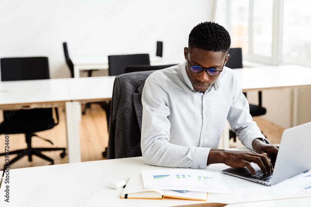 Fototapeta premium Thoughtful young african american businessman