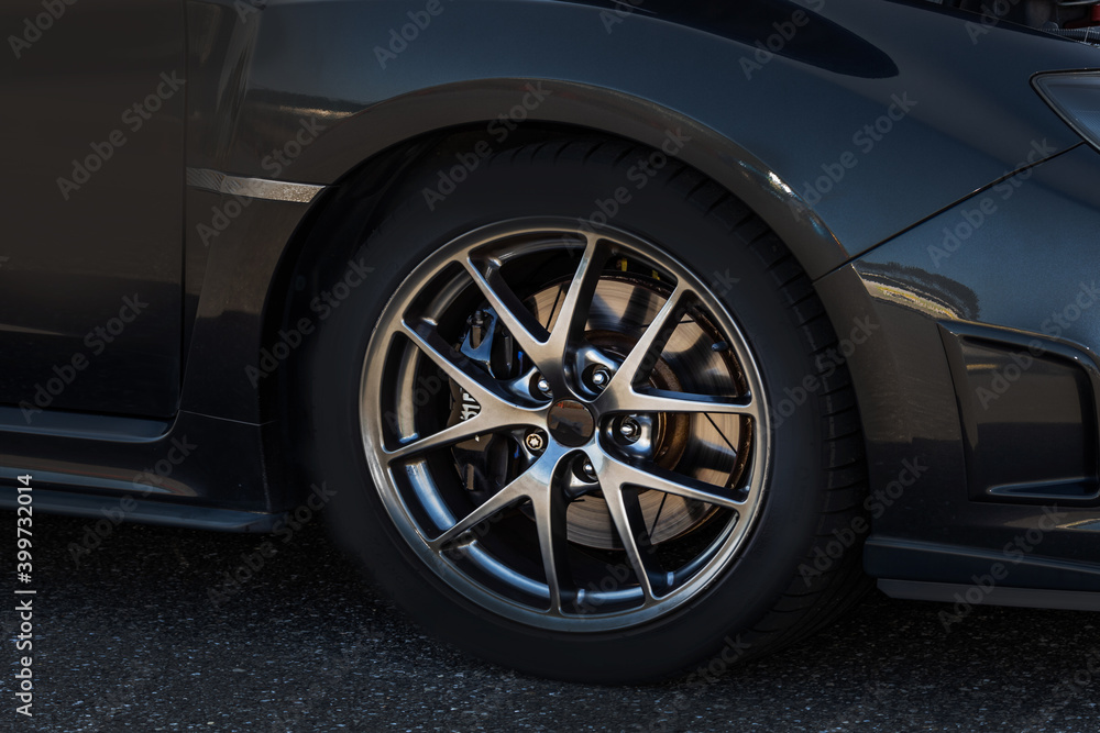 車のタイヤ　ホイール　old  Wheel of the car