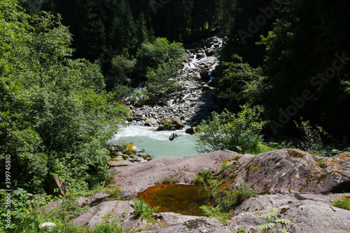 Cascata Lares nel parco Adamello-Brenta nella val di Genova in Trentino, viaggi e paesaggi in Italia