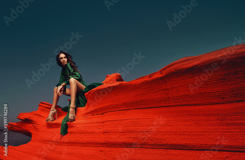 Quadro em tela Beautiful girl in green drees in the desert