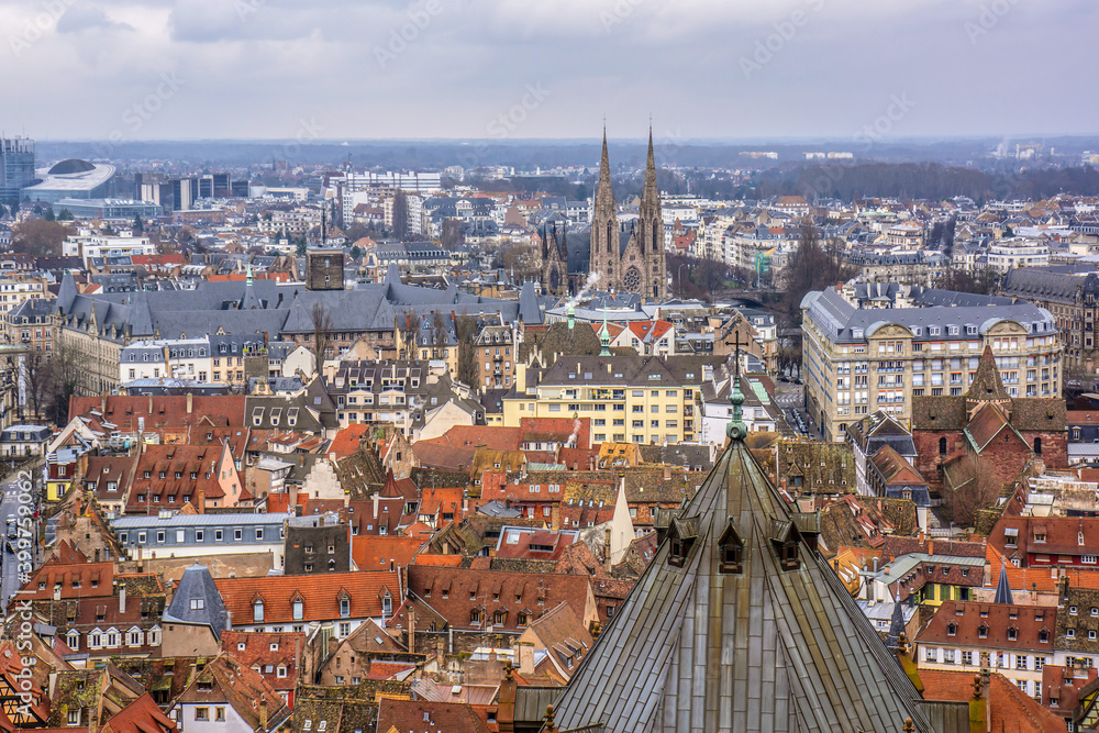 Obraz premium Aerial view of Strasbourg old city with red roof tiles. France. Strasbourg is the capital and principal city of Alsace region in eastern France and is official seat of European Parliament.