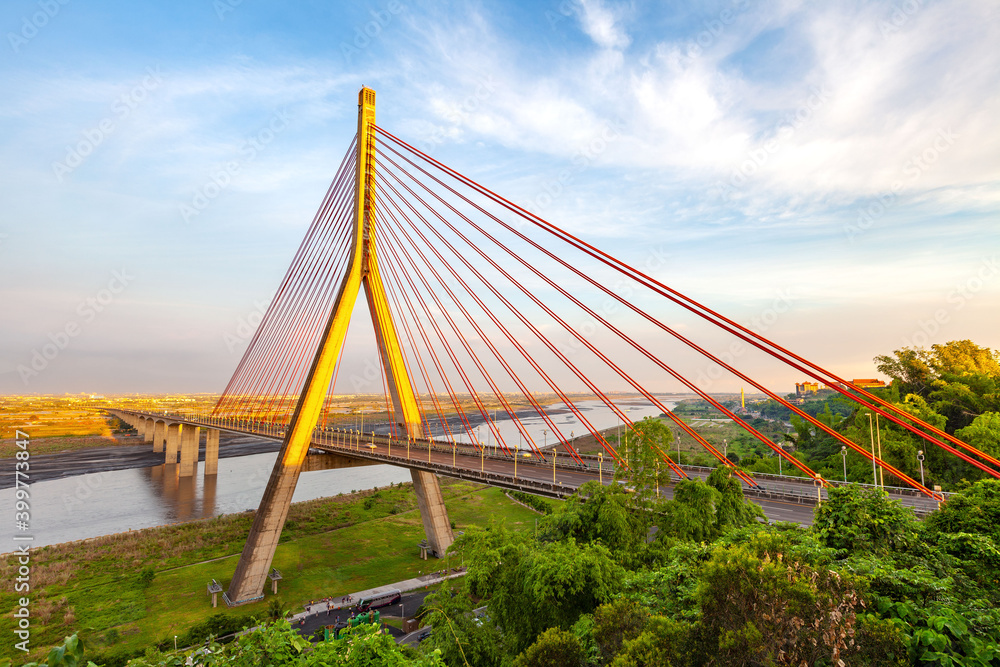 Kaohsiung, Taiwan, provides a highway vehicle crossing the bridge between Kaohsiung and Pingtung