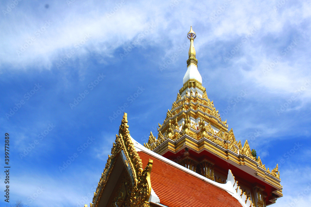 Fototapeta premium White and Golden pagoda in buddhist temple ,Thailand