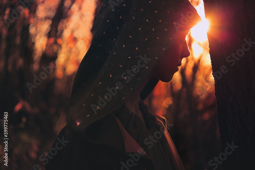 Fotografiet Enchantress in the autumn deciduous forest at sunset.