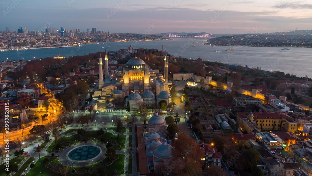 Obraz premium Turkey's largest city at dawn. Aerial view of Hagia Sophia mosque and view of Istanbul