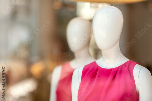 Maniquíes en un escaparate