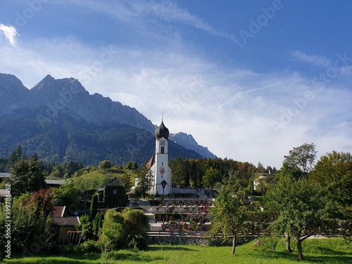 Zugspitze mit Kirche Grainau