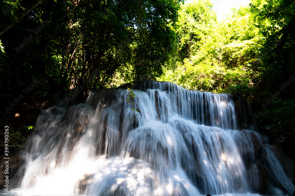 Obraz premium Waterfalls in the jungle of Thailand The abundance of forests