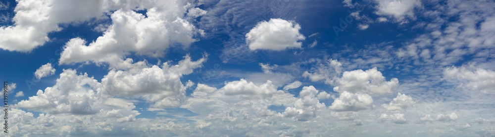 Fototapeta premium beautiful panorama of blue sky and white fluffy cloud horizon outdoor for background.
