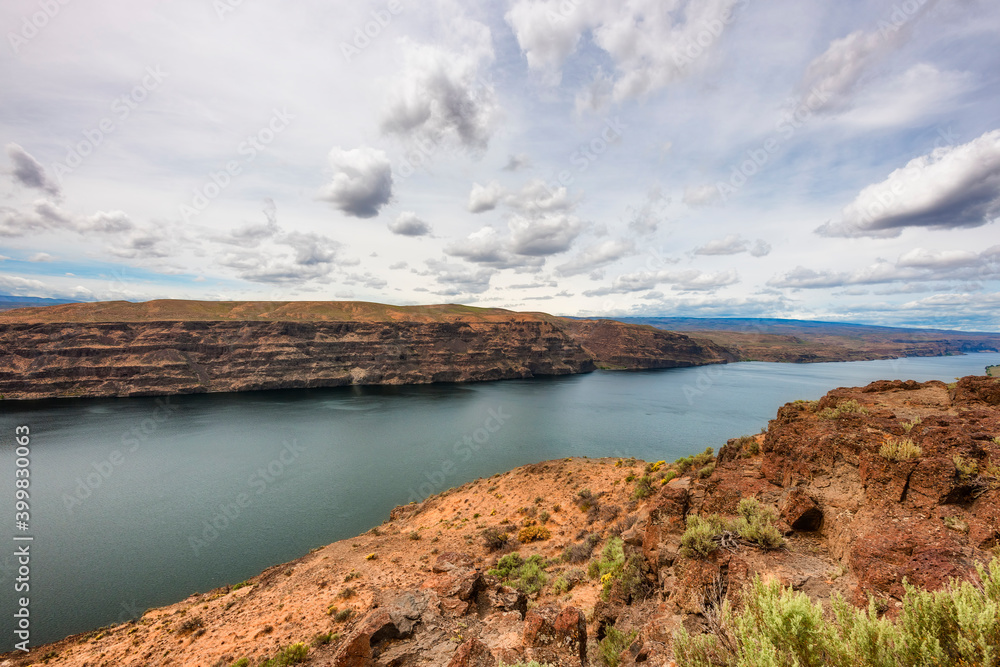 Obraz premium High Desert landscape of the Columbia River