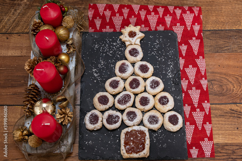 Obraz na płótnie Coconut biscuits filled with different flavor jam, raspberry, strawberries, apricot w salonie
