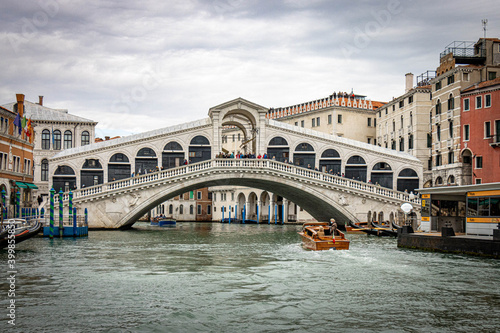 Rialto bridge without tourists © Andrea Aigner
