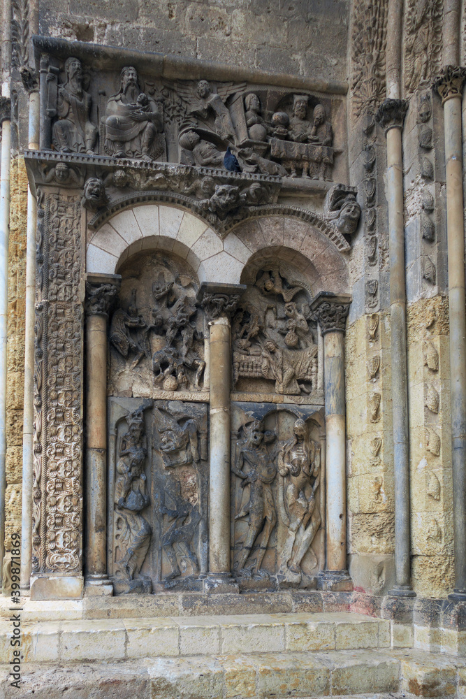 Sur le chemin de Compostelle, les divers paysages, villes et villages traversés. Sur le chemin de Compostelle, les divers paysages, villes et villages traversés.