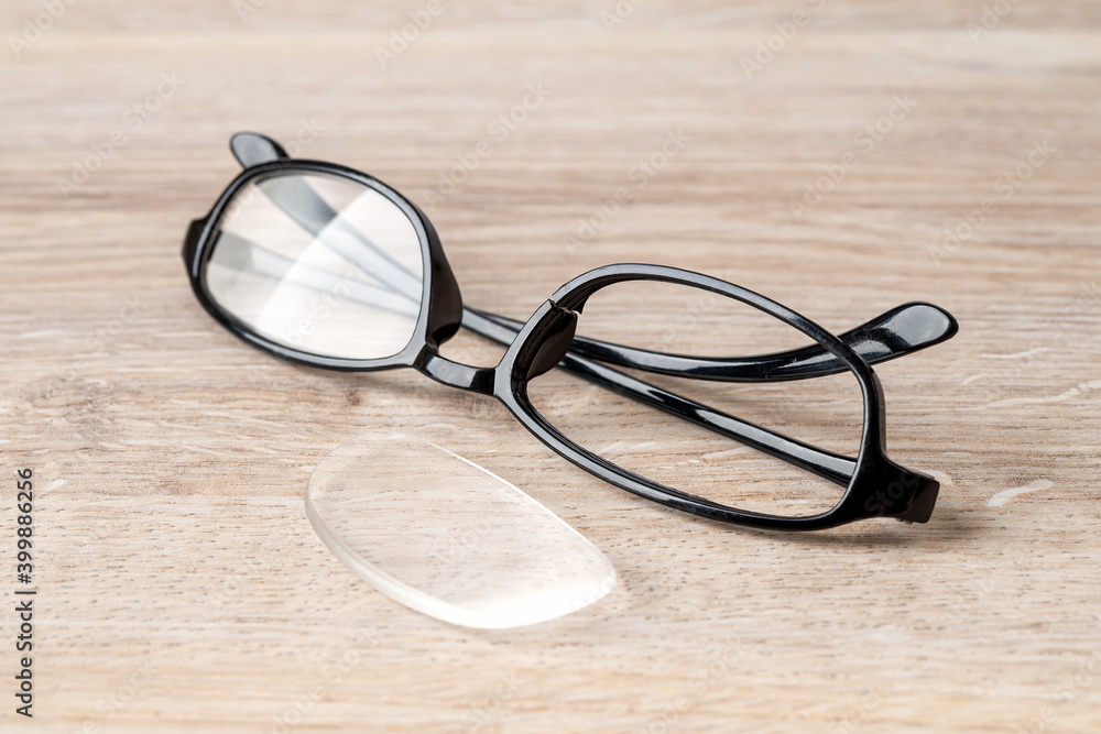 Lens fell down from the eyeglasses because of the broken rim