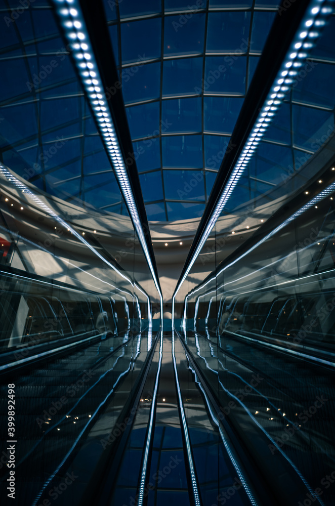 Obraz premium Moving escalator