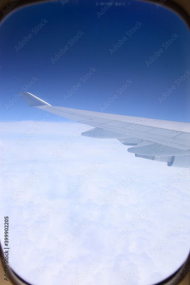 Obraz premium 雲海を見下ろす空の旅