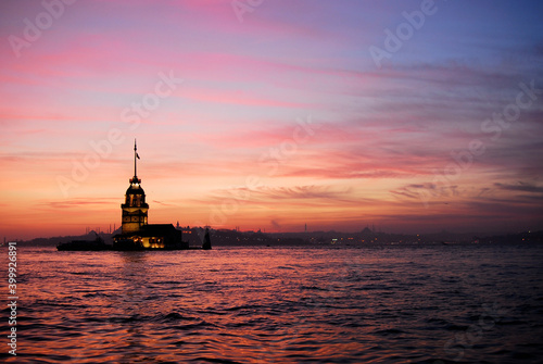 Istanbul Maiden Tower (kiz kulesi) at sunset - Istanbul, Turkey