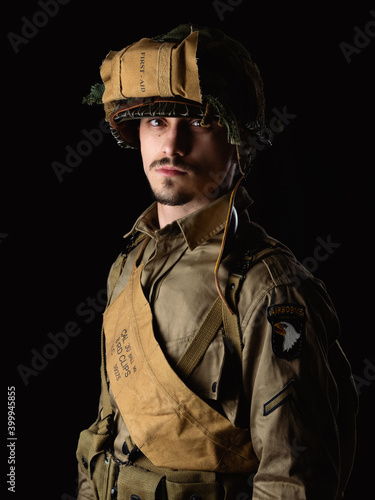World War II, American 101 Airborne soldier wearing m42 uniform. (506pri).  E company, D-day invasion 44. foto de Stock | Adobe Stock