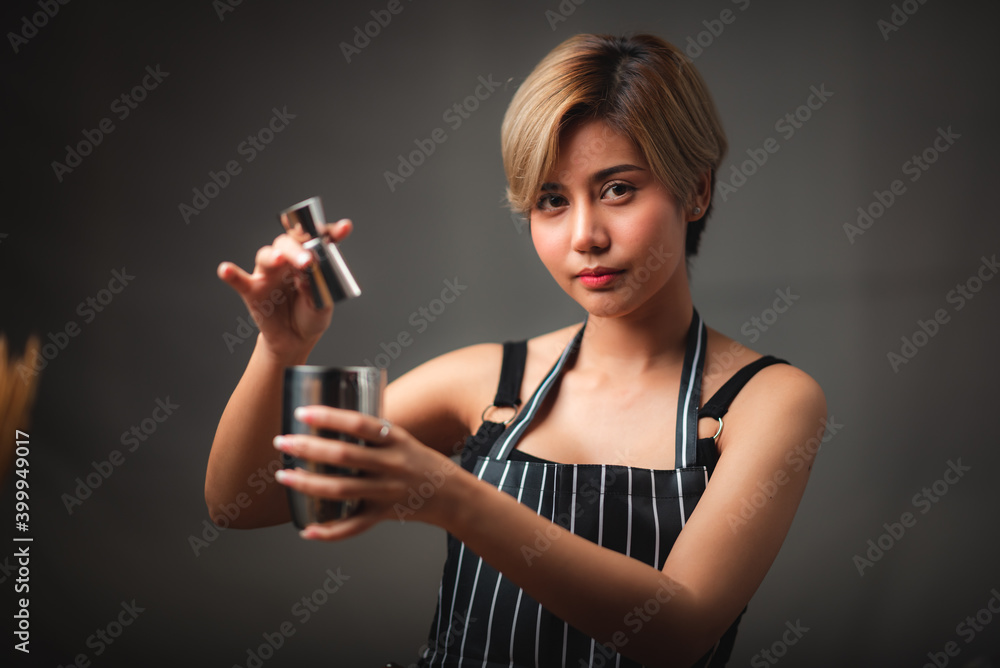 Obraz premium Portrait of a young woman Asian barista, coffee cafe worker concept