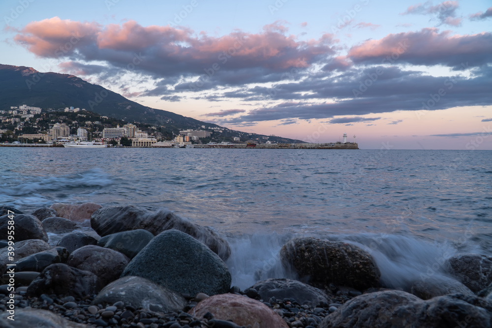 Obraz premium Evening view of the Yalta embankment