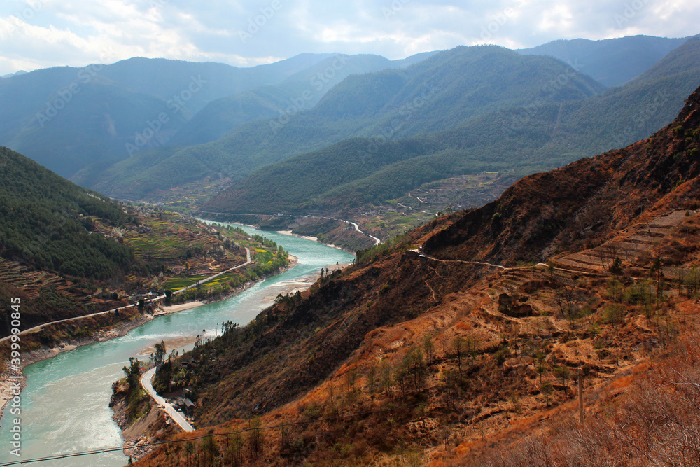 Φωτογραφία View of Yangtze river near Tiger Leaping Gorge in Yunnan, Southern China