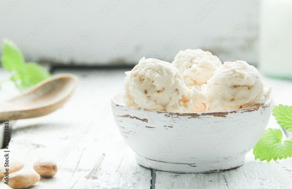 Ketogenes Speiseeis Kugeleis Ketogene Ernährung Eis Eisbecher Vanilleeis Ketogenes Speiseeis Kugeleis Ketogene Ernährung Eis Eisbecher Vanilleeis