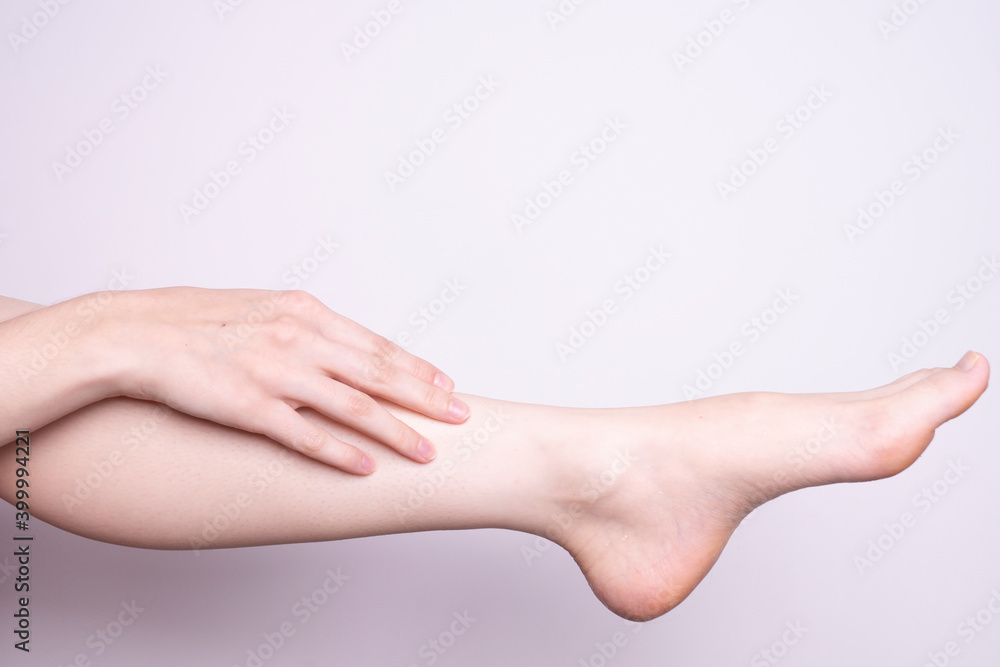 massage of leg muscles with hands, leg pain massage of leg muscles with hands, leg pain